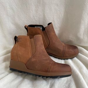 7.5 Sorel wedge boots, brand new!